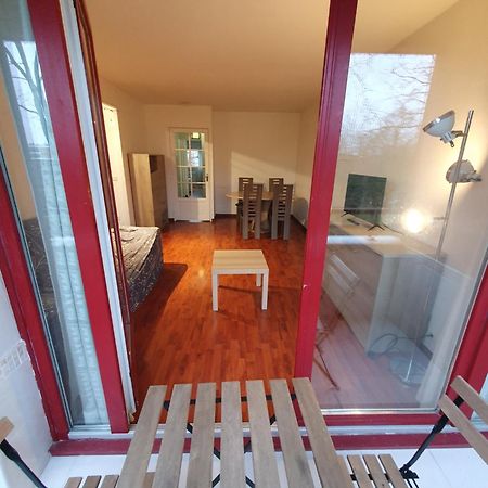 F3 Avec Balcon 5 Min Gare Sqy Et Parking Gratuit Apartment Guyancourt Luaran gambar
