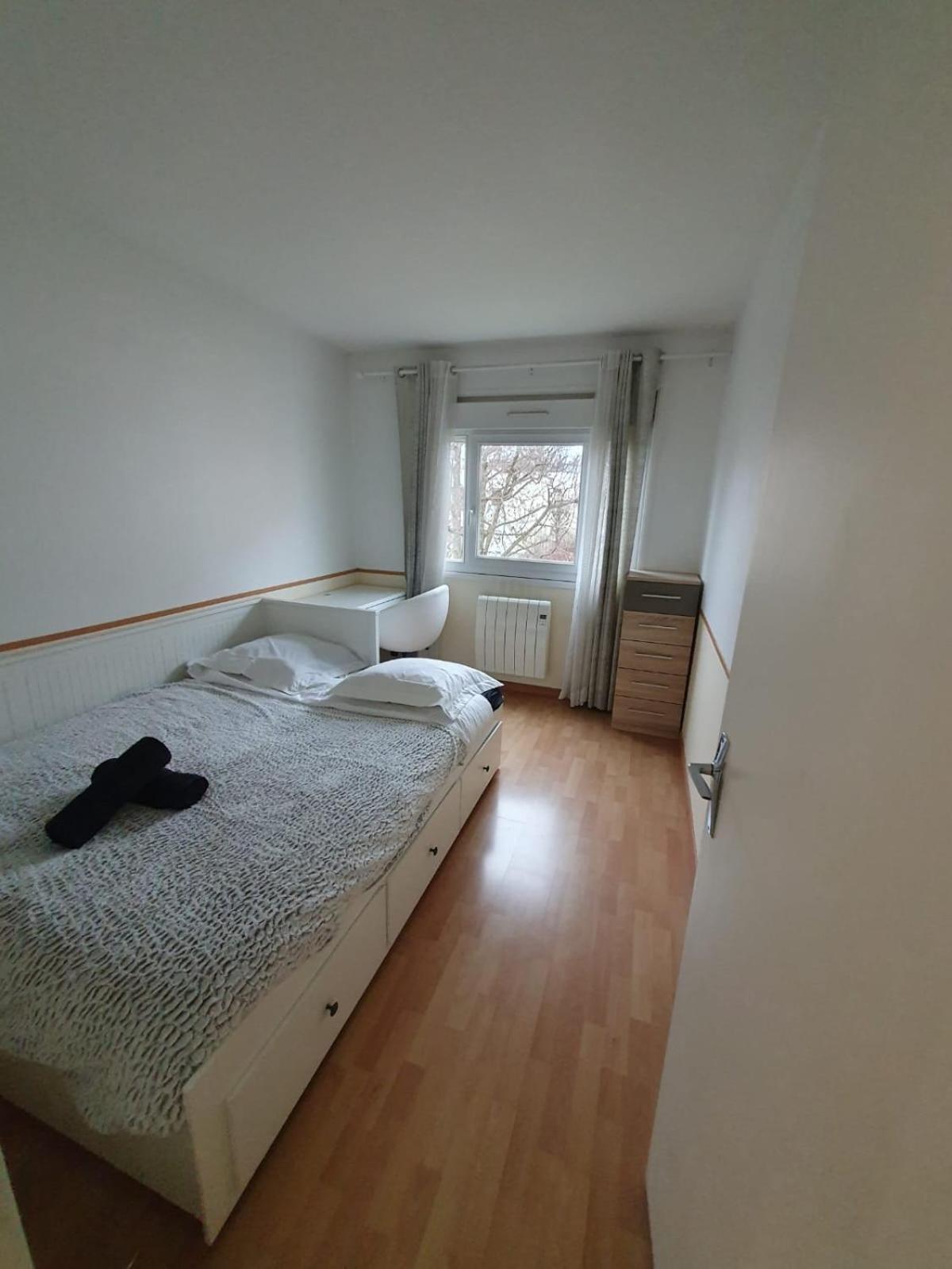 F3 Avec Balcon 5 Min Gare Sqy Et Parking Gratuit Apartment Guyancourt Luaran gambar